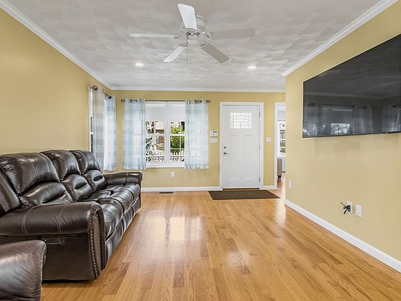 3rd image of 15 Hourihan St