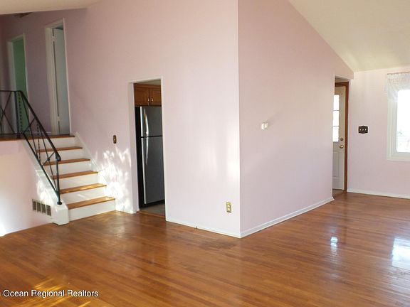4th image of 62 Annapolis Dr