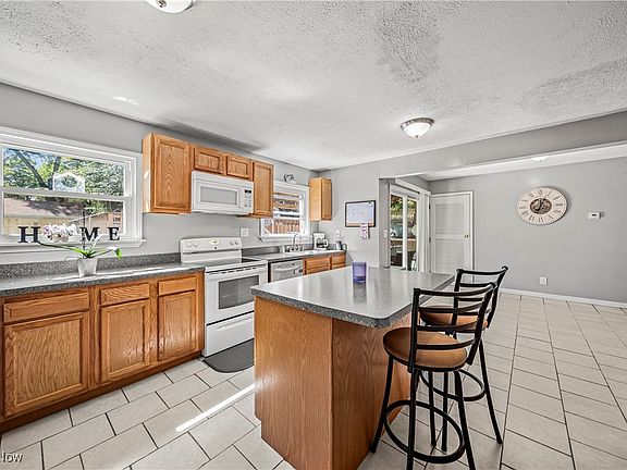 5th image of 6078 Glasgow St