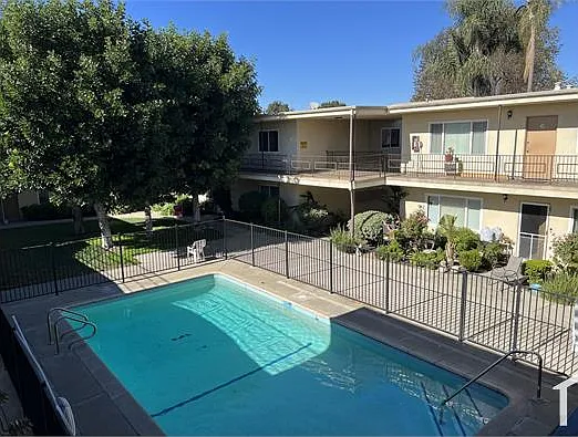 2 bed, 940 sqft, $2,250 — Photo 2