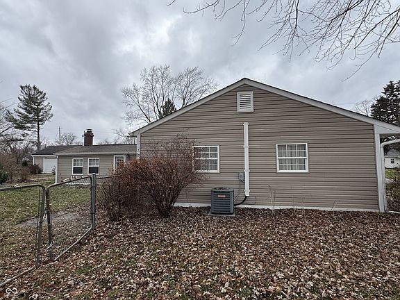 4th image of 389 Parkway St