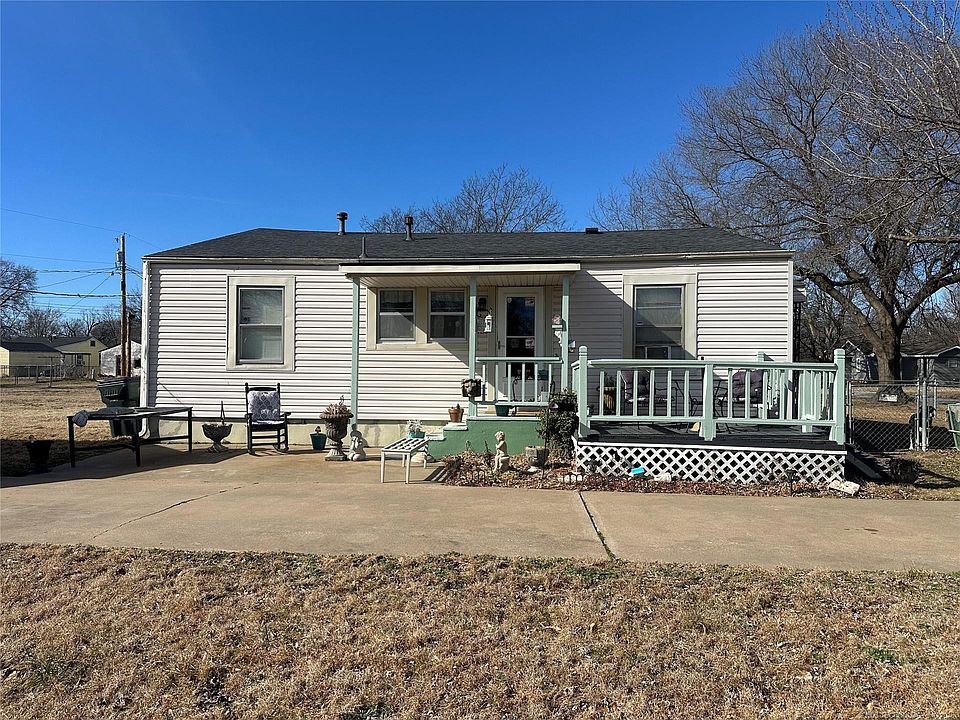 1st image of 900 W 10th St