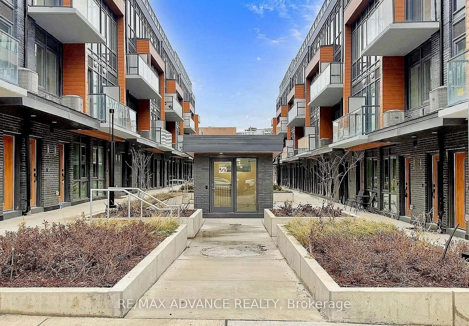 3 bed, $3,000 — Photo 2