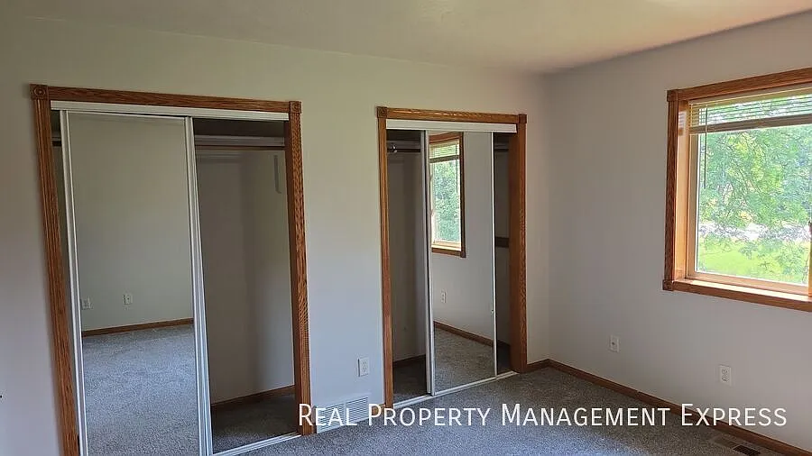 4 bed, 2.0 bath, 2008 sqft, $1,975 — Photo 2
