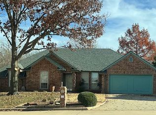 2313 NE Kingsbriar Dr, Lawton, OK 73507