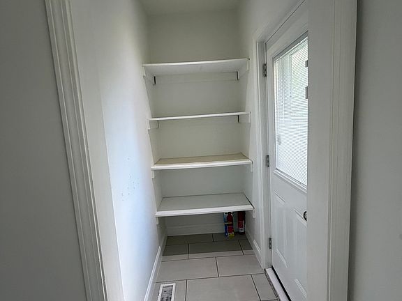4th image of 10 Ashford St #1