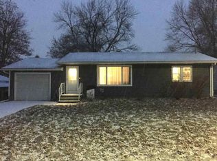 809 7th St NW, Independence, IA 50644