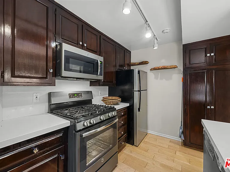 2377 N Beverly Glen Blvd — Photo 10