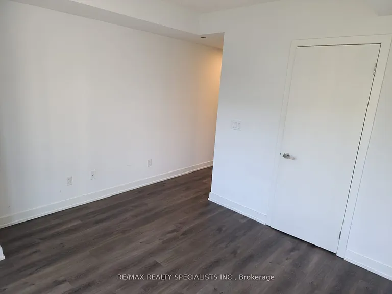 370 Martha St S #204 — Photo 12