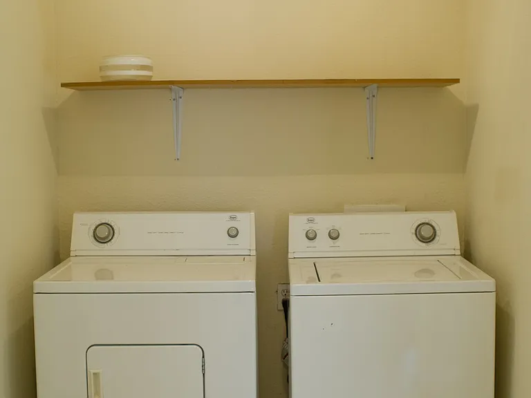 409 S Hester St — Photo 11