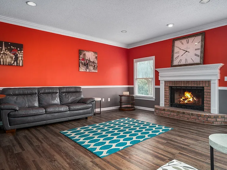 Ascot Place Apartments — Photo 12