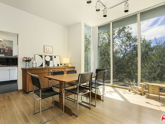 3rd image of 3246 Primera Ave