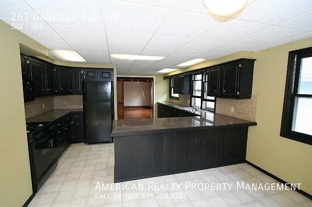 5 bed, 2312 sqft, $3,000 — Photo 3
