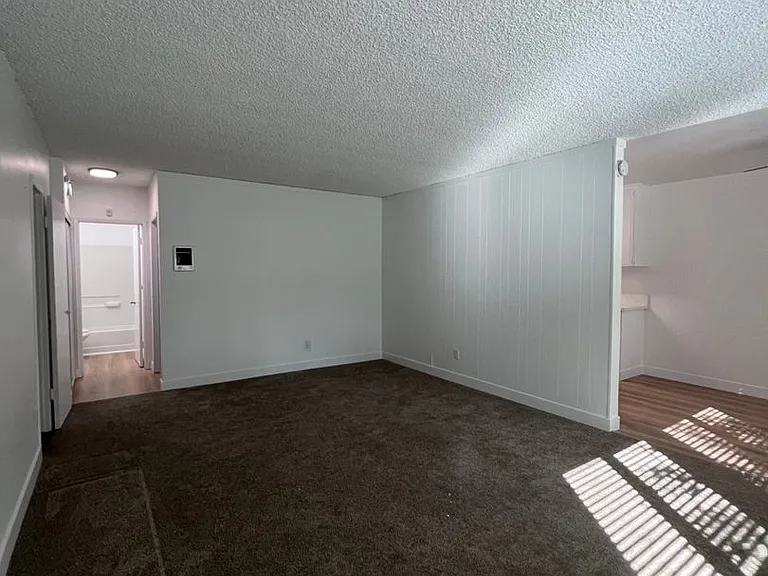 Pacific Breeze Apartments — Photo 2