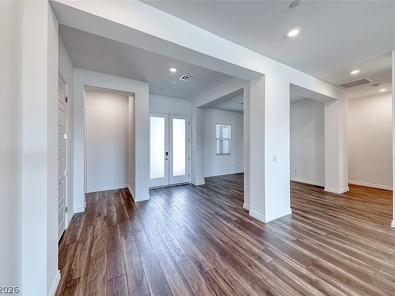 968 Woodburn Ln — Photo 4