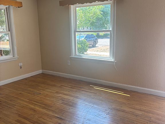 2nd image of 220 Gunnison Ave