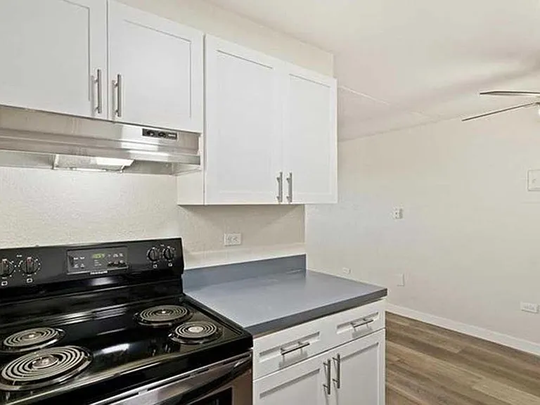 Avon South Apartments — Photo 4