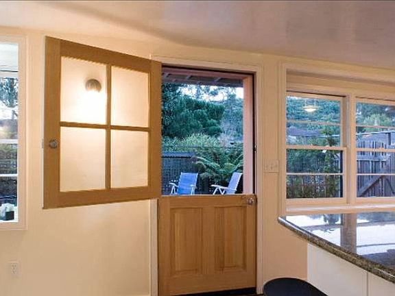 Dutch doors to front private garden