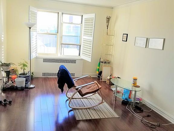 5th image of 2106 33rd St APT A4