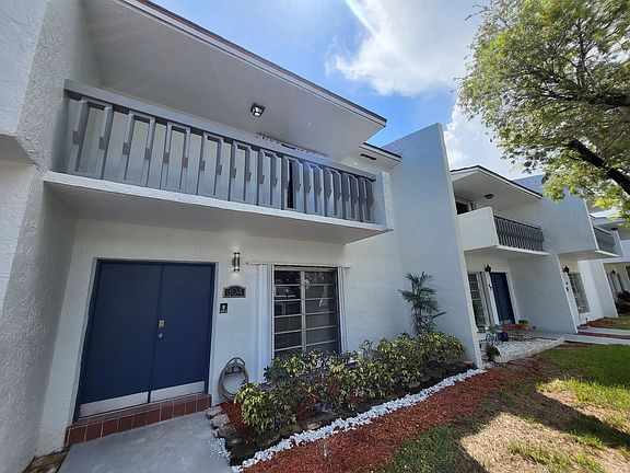 3rd image of 9430 SW 170th St APT 304