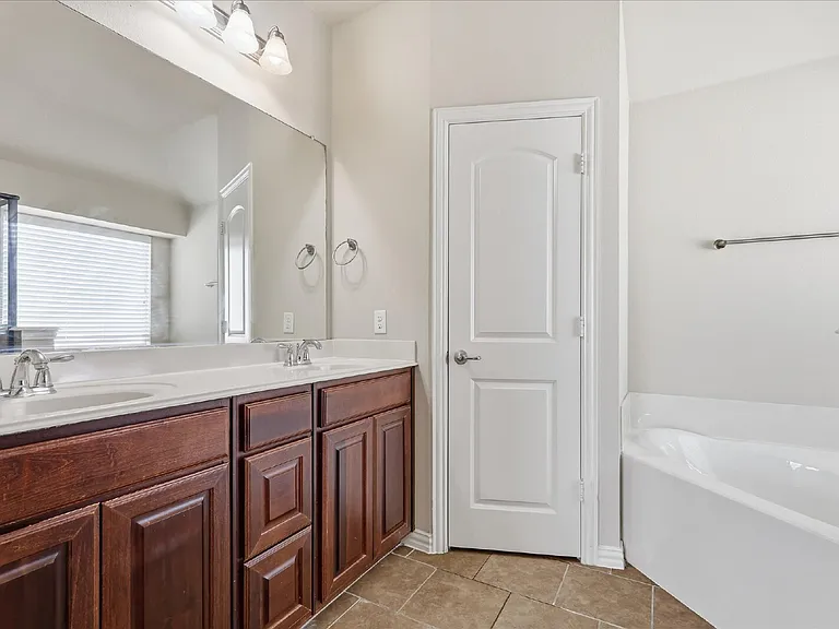 4904 Empire Way — Photo 19