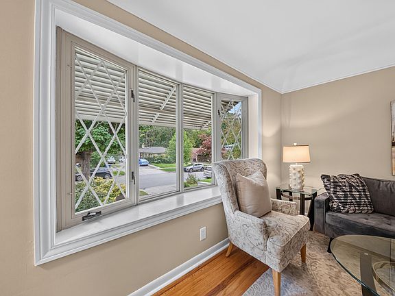 4th image of 717 Madison Pl