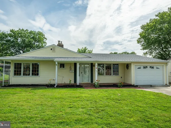 32 Gaping Rock Rd, Levittown, PA 19057