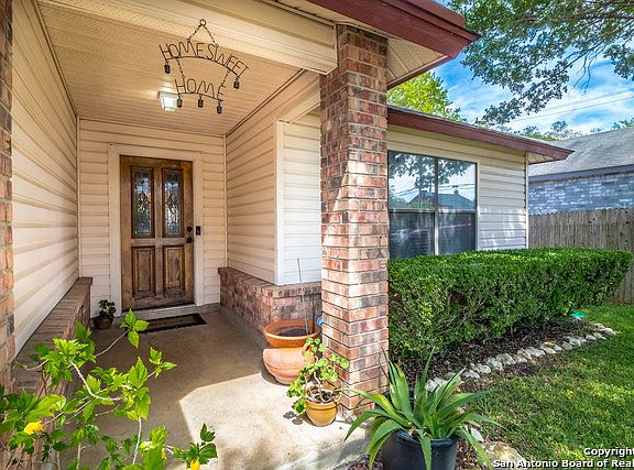 3rd image of 15766 Lomita Springs Dr