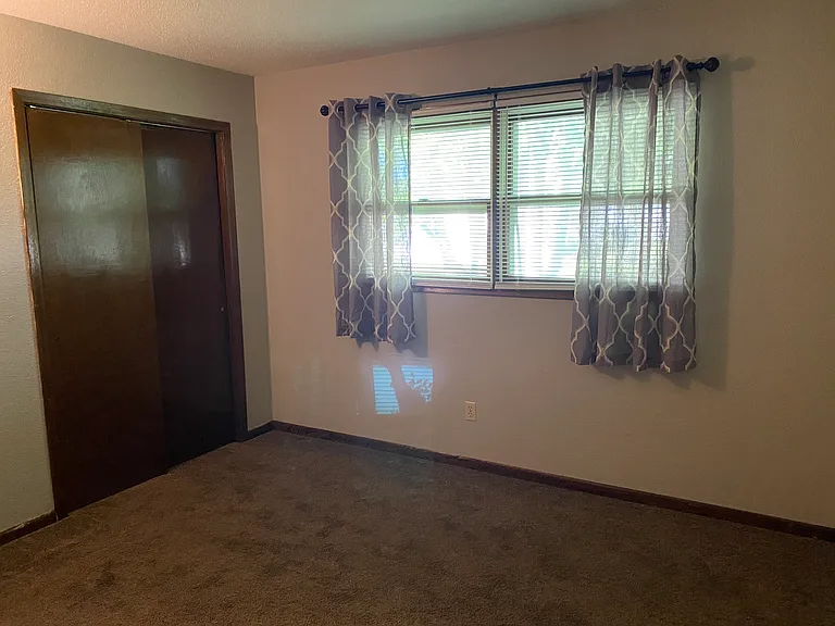 204 E 2nd St #2 — Photo 5