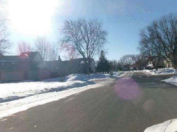 3rd image of 8822 Cottonwood Ln N