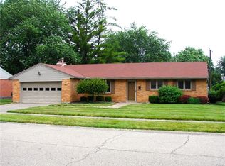 935 Rio Ln, Dayton, OH 45429