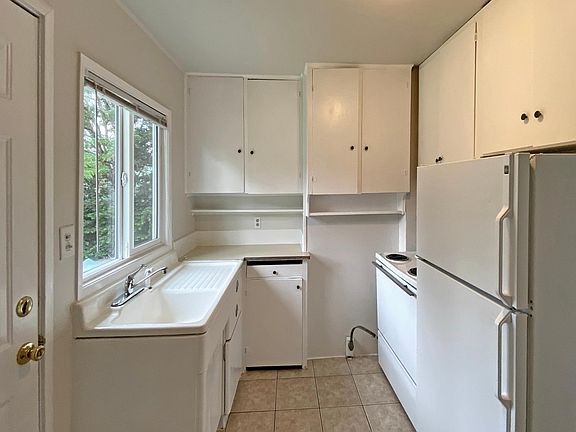4th image of 164 131st St E