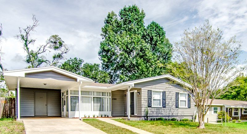1st image of 200 Phoenetia Dr