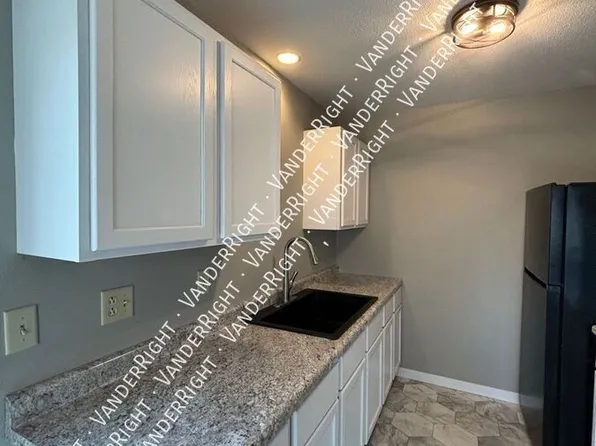 215 N Lincoln St #7, Canton, SD 57013