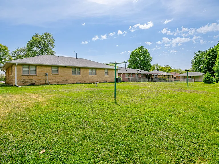 5700 Normal Blvd — Photo 40
