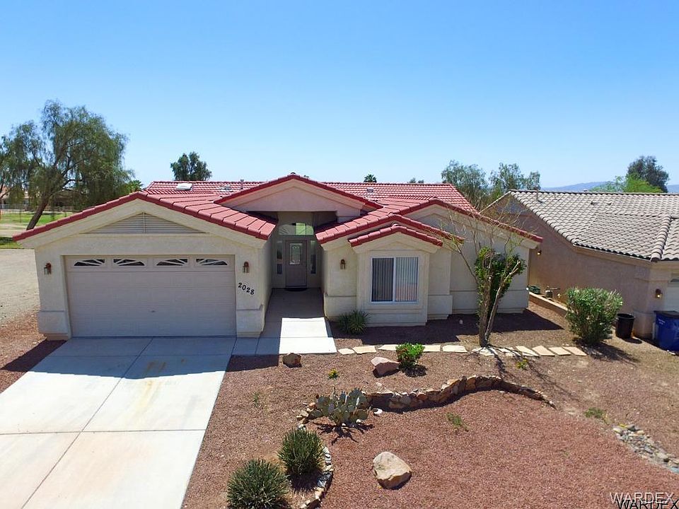 1st image of 2028 E Desert Lakes Dr
