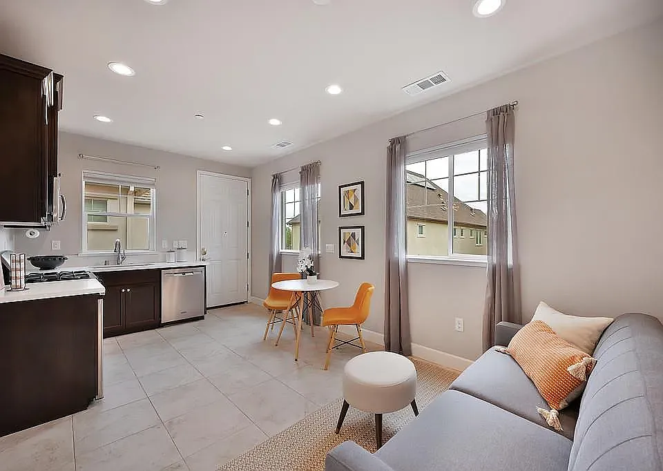 1 bed, 500 sqft, $1,950 — Photo 4