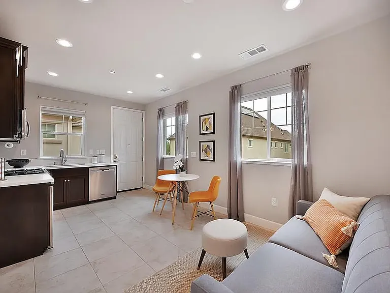 2032 Cannery Loop #1 — Photo 4
