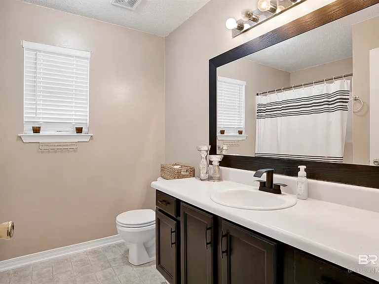 157 Oakwood Ave — Photo 5