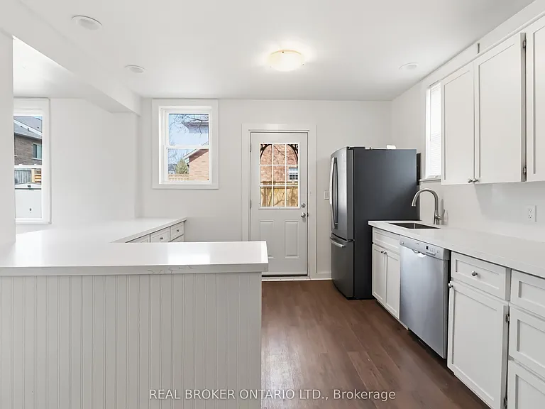 295 Plains Rd W #MAIN LEVEL — Photo 3