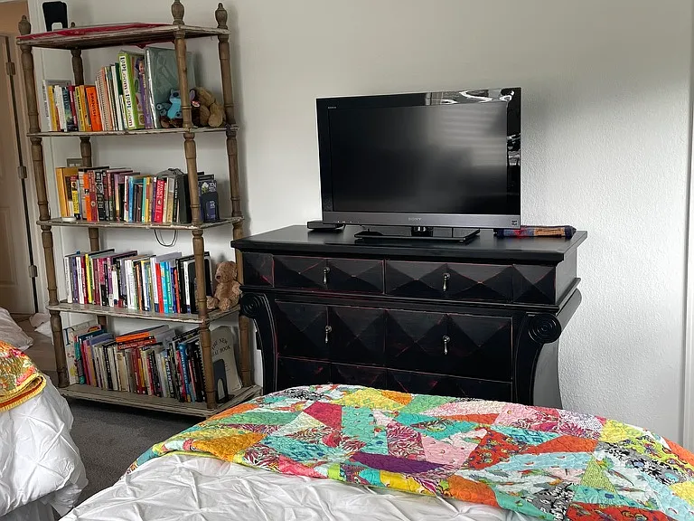 Guest bedroom