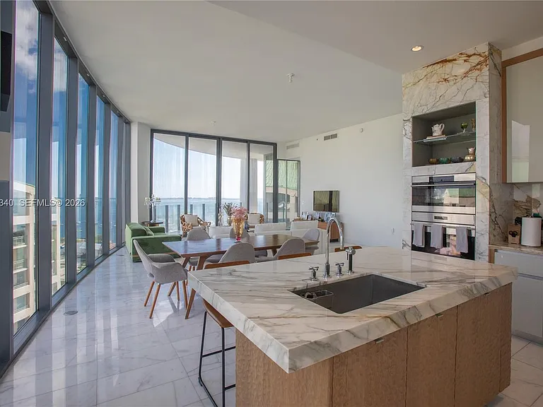 2821 S Bayshore Dr #20D — Photo 1