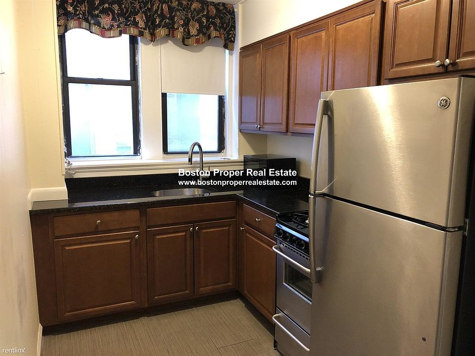 386 Commonwealth #33 Boston - Back Bay Unit Photo 2