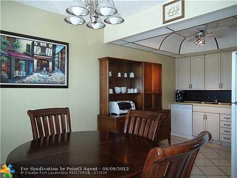 4th image of 3053 Ventnor Dr #O