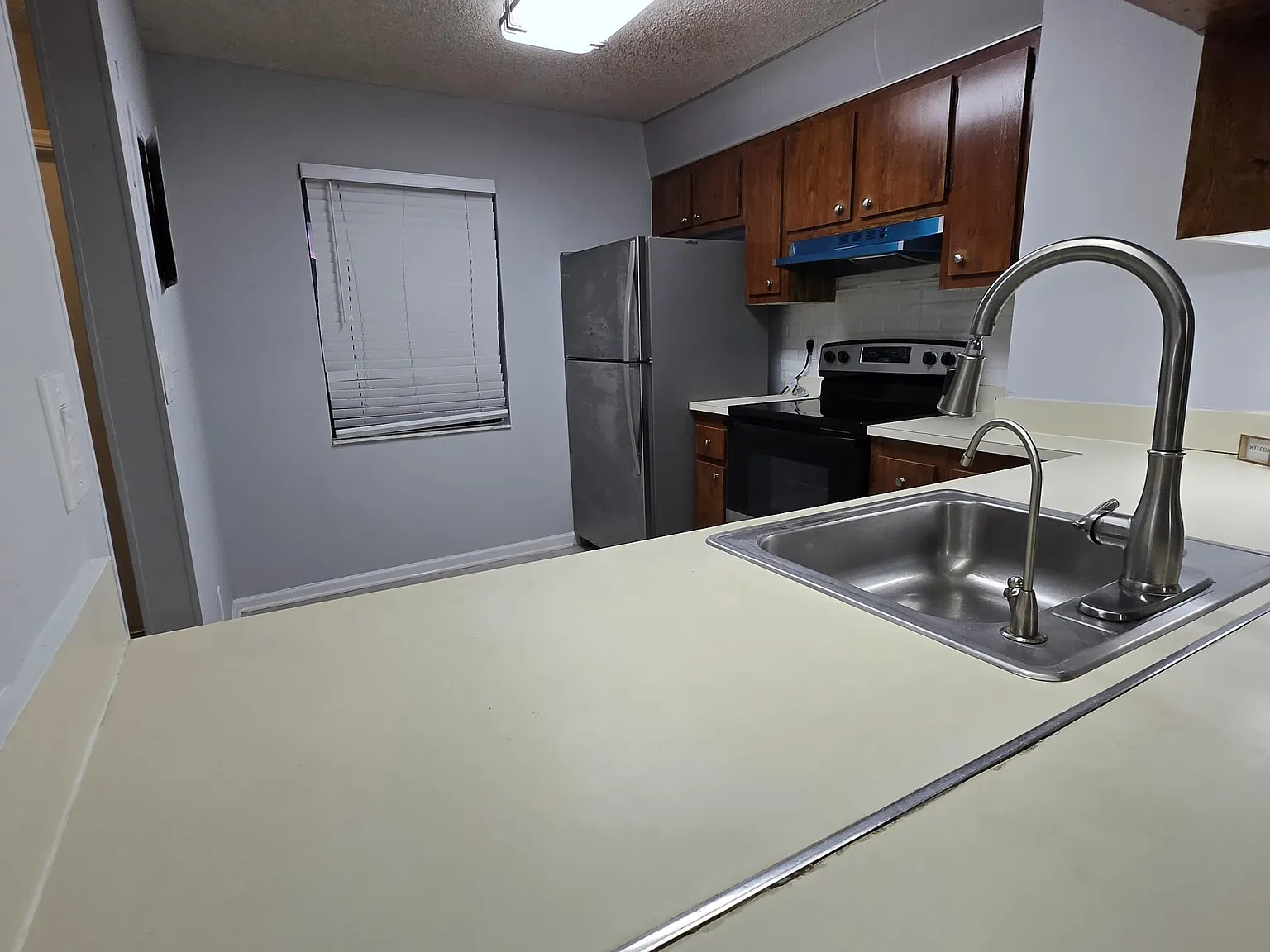 2 bed, 2.0 bath, 945 sqft, $1,990 — Photo 3