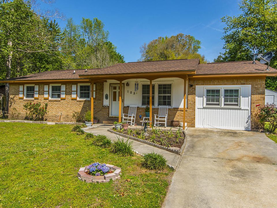 1st image of 105 W Walnut Cir