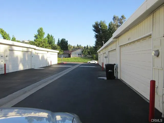 1075 Springs Ln — Photo 16
