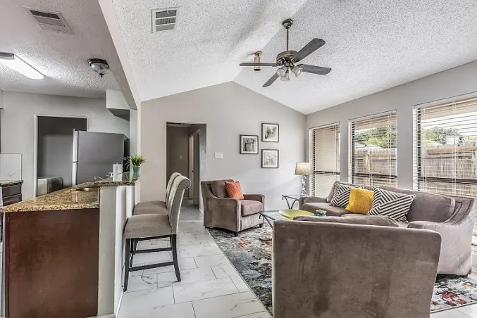 3 bed, 1131 sqft, $3,500 — Photo 4