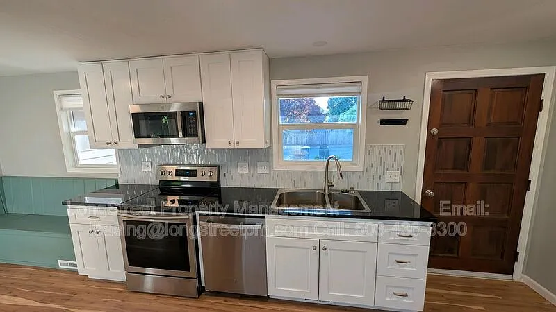 3 bed, 2.0 bath, 1327 sqft, $2,795 — Photo 3