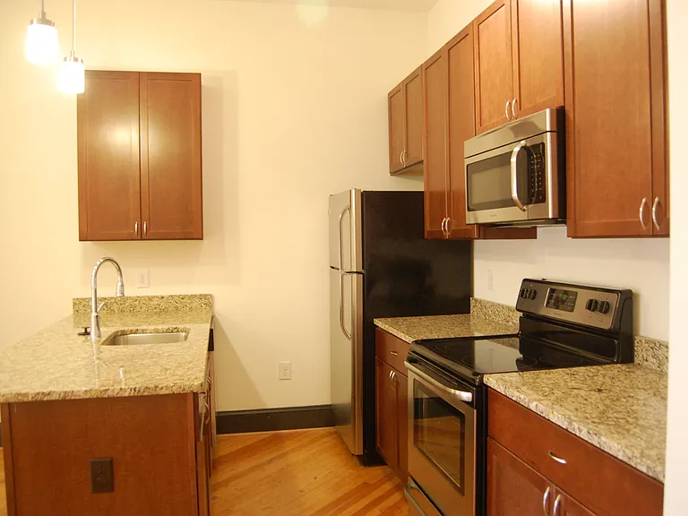 420 E Grace St — Photo 13